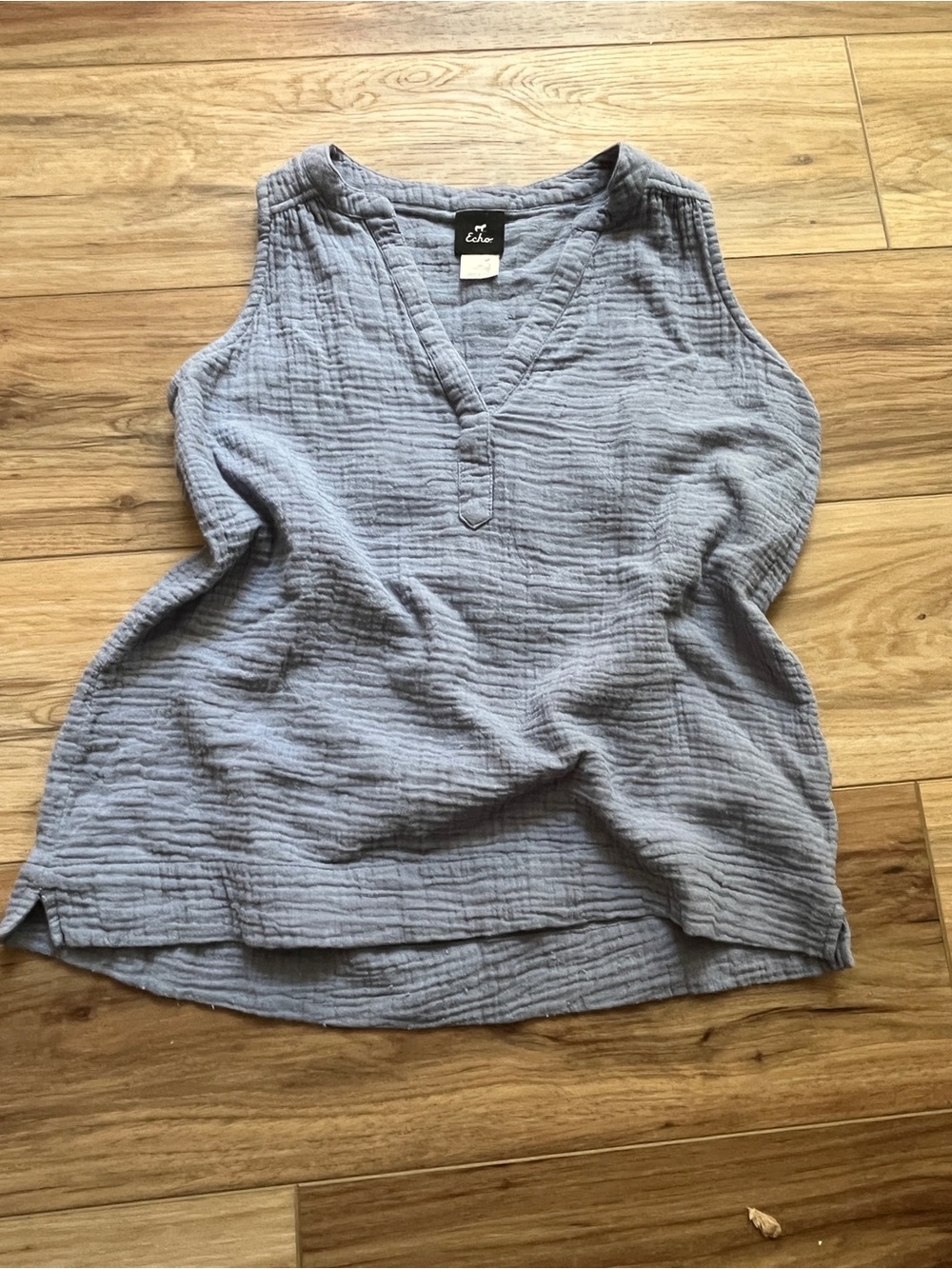 Echo Textured Sleeveless V-Neck Tank - Light Gray